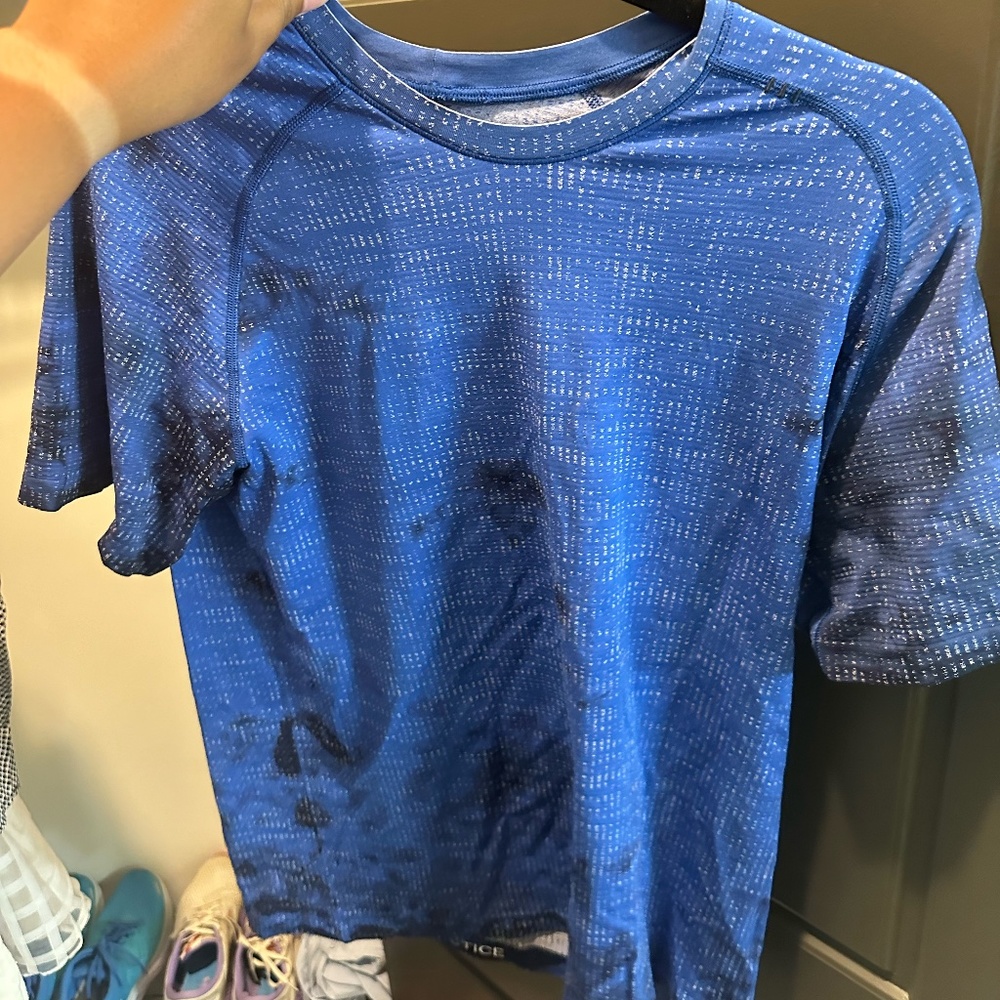 BLUE/BLACK METAL VENT TECH LULULEMON MENS TOP